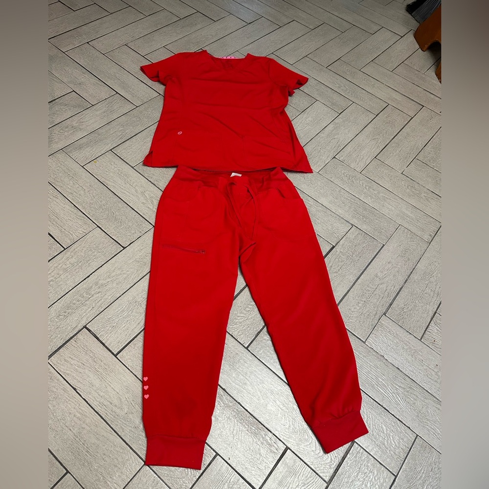 Heart Soul Scrub Set Red, L top M petite Pants